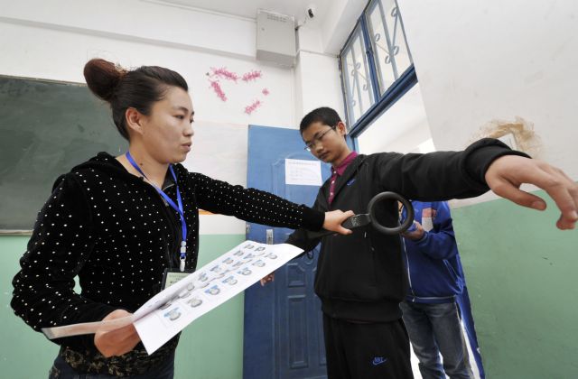 Χωρίς σουτιέν δίνουν εξετάσεις εκατομμύρια Κινέζες για να μην αντιγράψουν